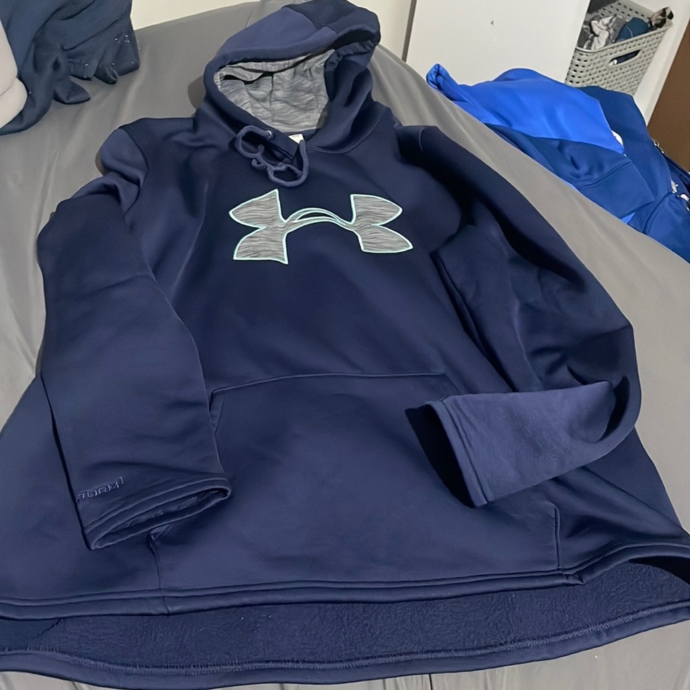 WOMENS under armour sweatshirt size XL